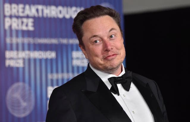 Apple’s AI Ambitions Under Fire: Musk’s Threat to Ban iPhones